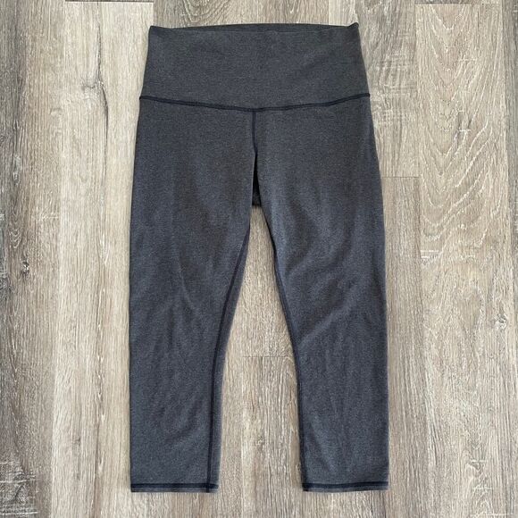 Lululemon Women’s Gray Crop Capri Leggings - Picture 1 of 10